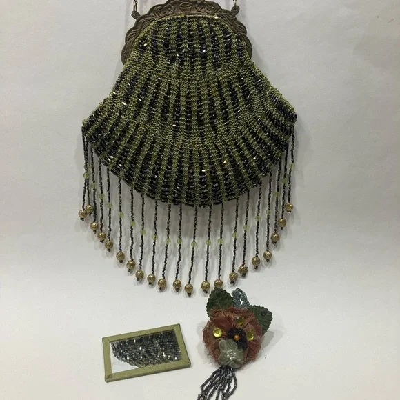 WAYNE KLESKI GREEN BEADED PURSE - Picture 8 of 13